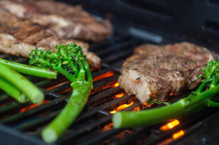 Steaks poêlés avec réduction balsamique